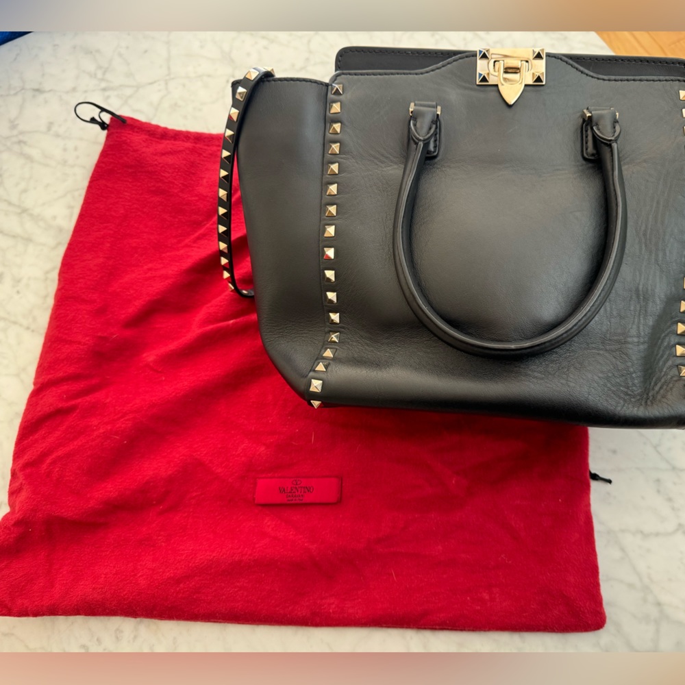 Valentino made in Italy Mediumleather Rockstud bag black-Very Good ConditionUSED